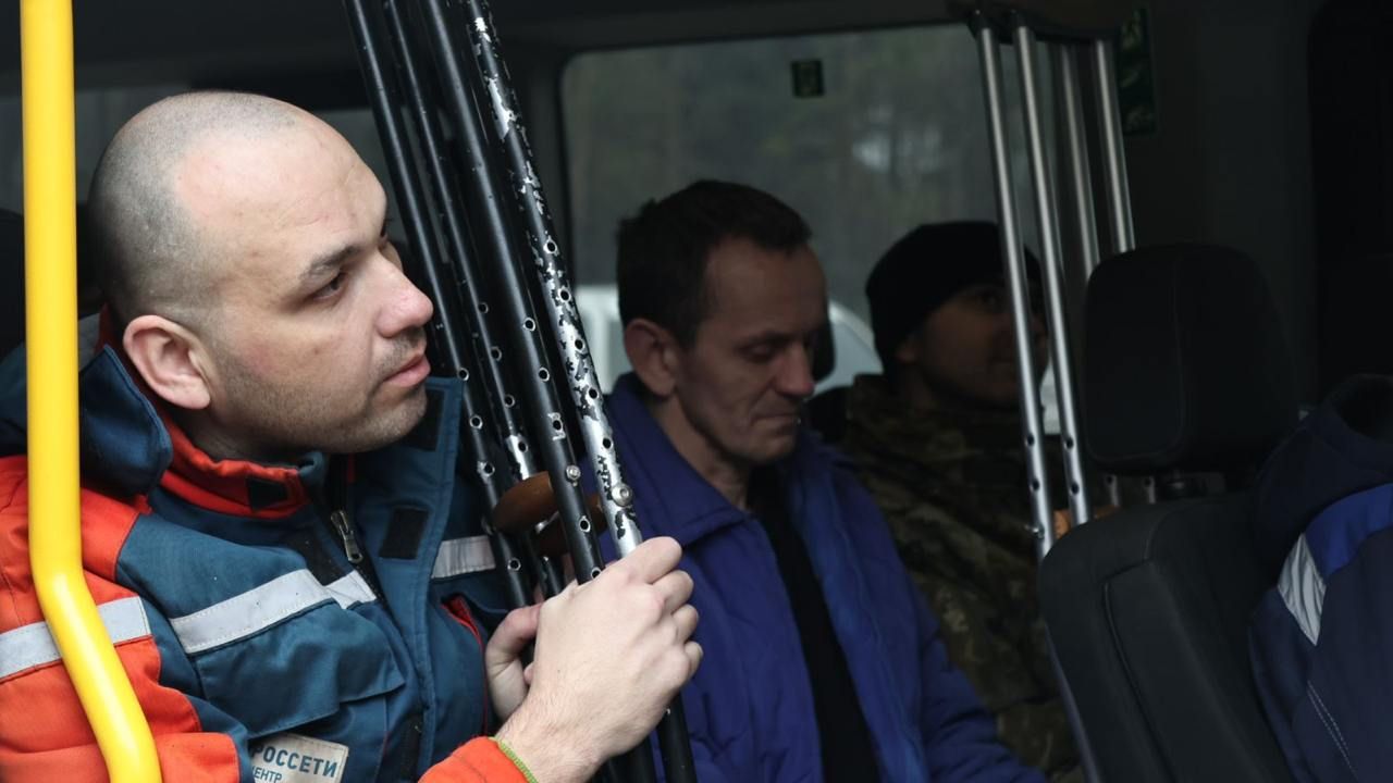 Украина вернула из плена 25 человек - 24 Канал Украина вернула из плена 25 человек - 24 Канал