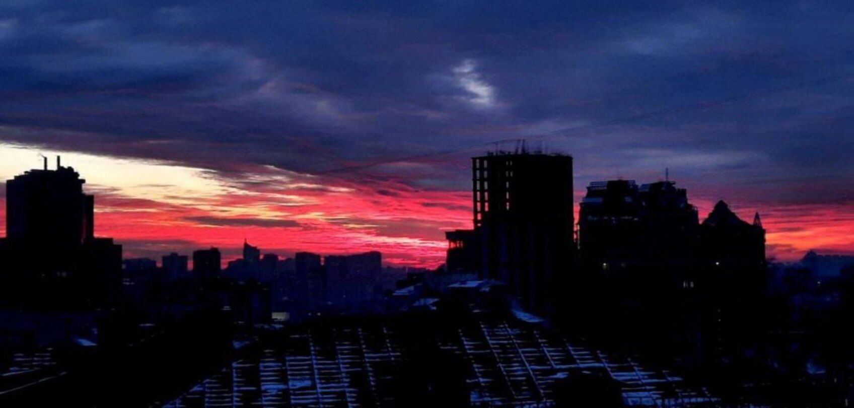 Метеорологи розповіли, чому червоніє небо над Києвом Метеорологи розповіли, чому червоніє небо над Києвом