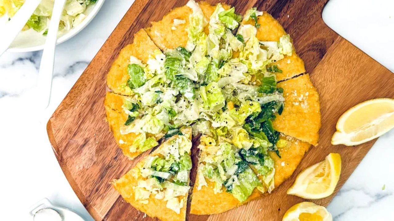 Готуємо піцу "Цезар" зі скоринкою з куроки Готуємо піцу "Цезар" зі скоринкою з куроки