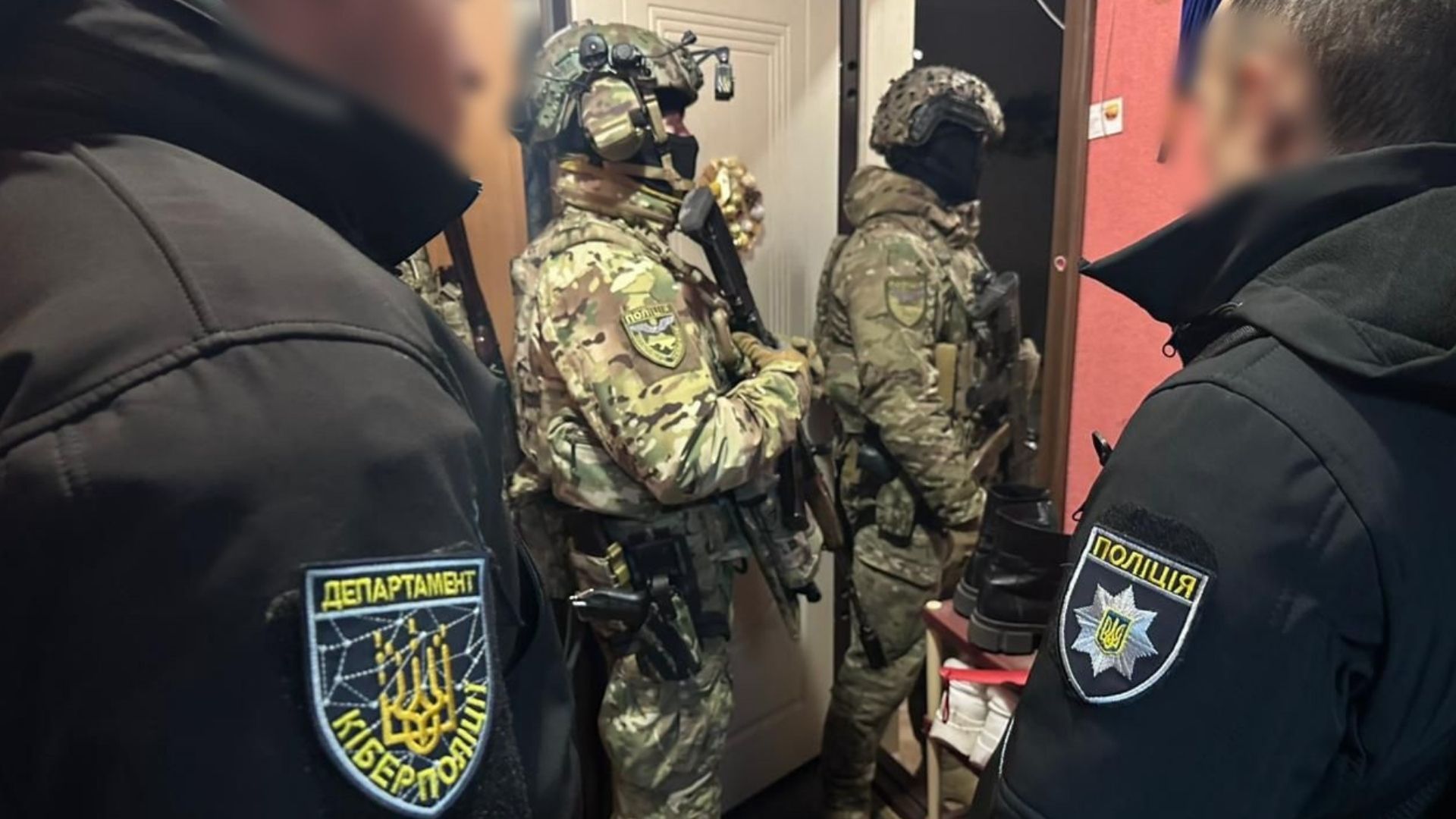 Нацполиция проводит более 200 обысков по схемам незаконного пересечения границы - 24 Канал Нацполиция проводит более 200 обысков по схемам незаконного пересечения границы - 24 Канал