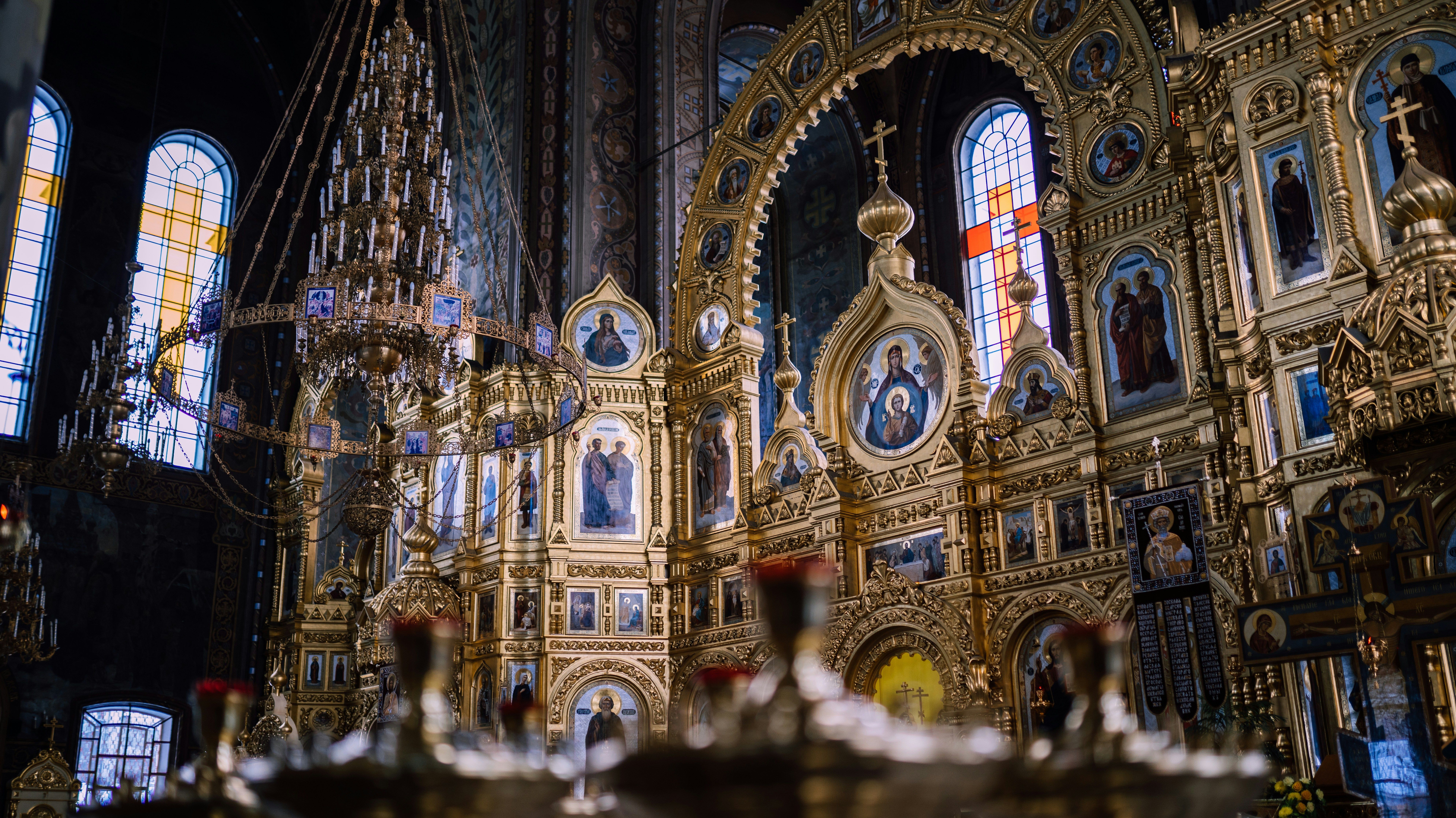 Цигани крадуть ікони під час хрещення в Росії - відео Цигани крадуть ікони під час хрещення в Росії - відео