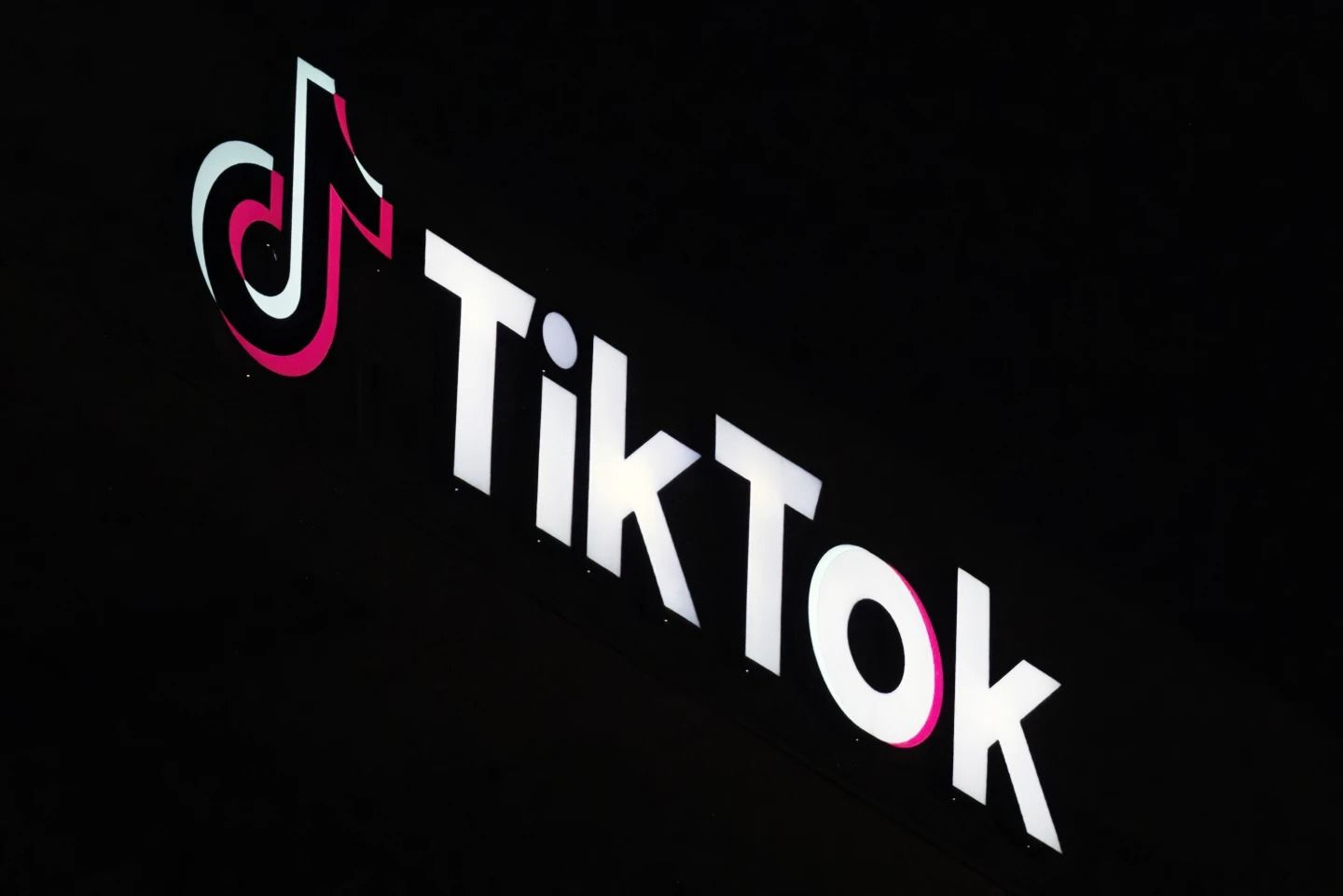 TikTok таки заборонять з 19 січня у США TikTok таки заборонять з 19 січня у США