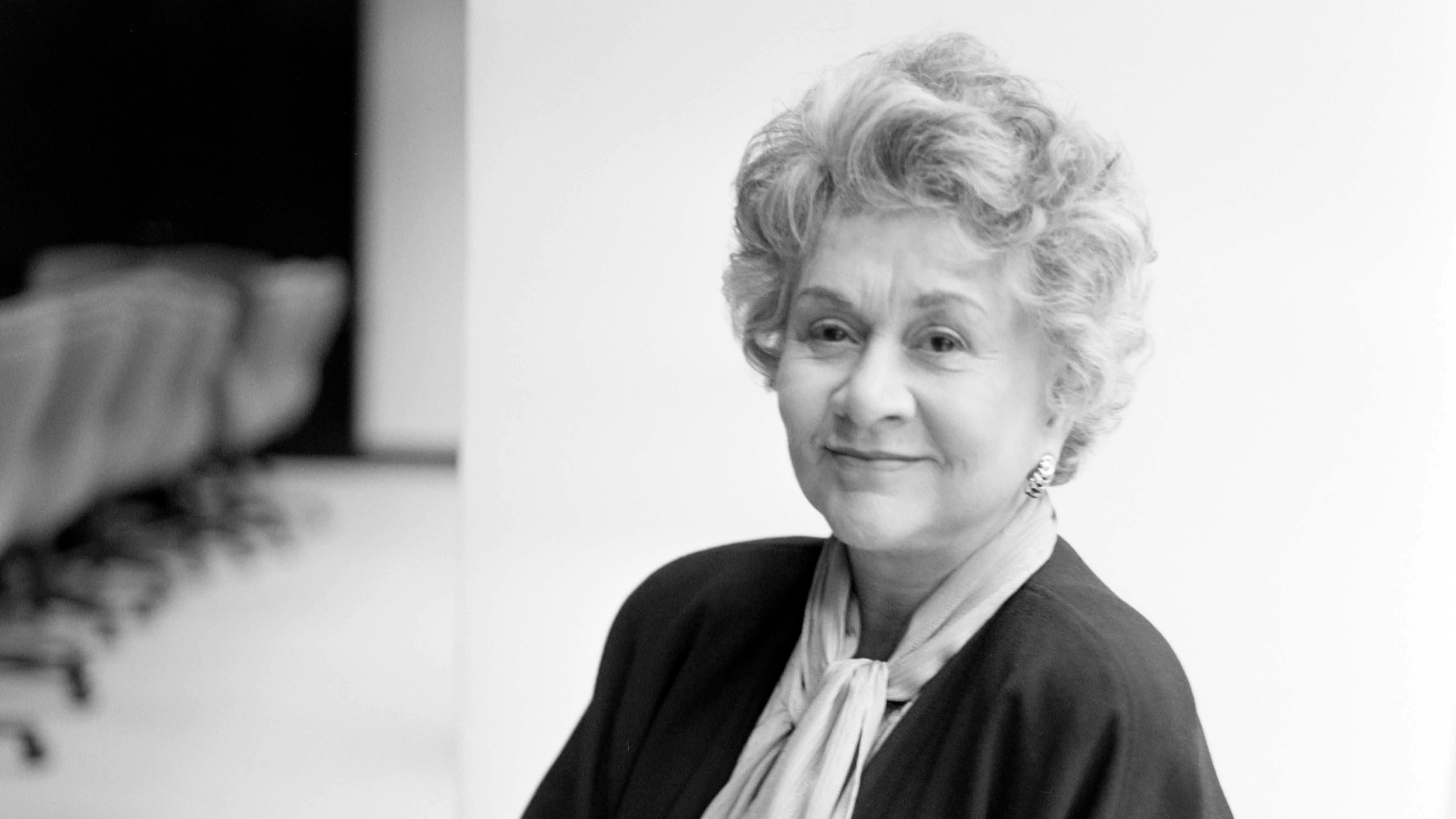 Джоан Плаурайт Джоан Плаурайт