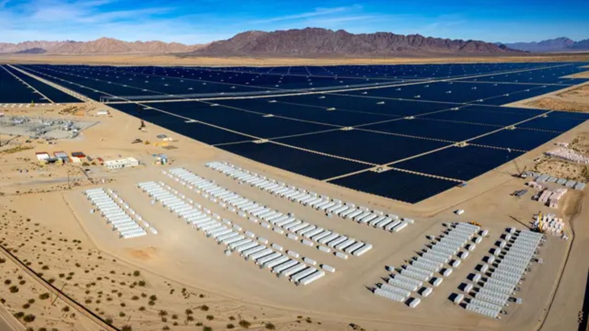 В ОАЕ розгортають масштабний енергетичний проєкт В ОАЕ розгортають масштабний енергетичний проєкт