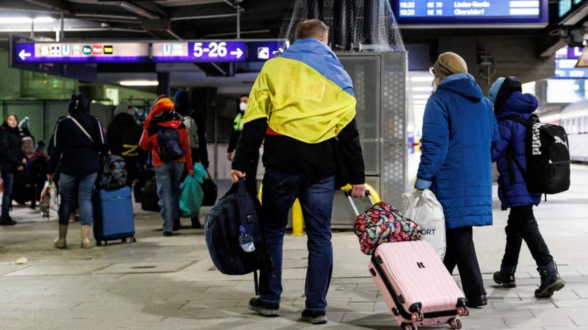 Виїзд українців з-за кордону може викликати проблеми в економіці Європи Виїзд українців з-за кордону може викликати проблеми в економіці Європи