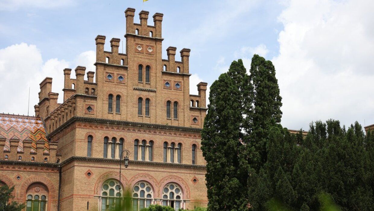 Із ЗВО Чернівців відрахували кілька сотень студентів Із ЗВО Чернівців відрахували кілька сотень студентів