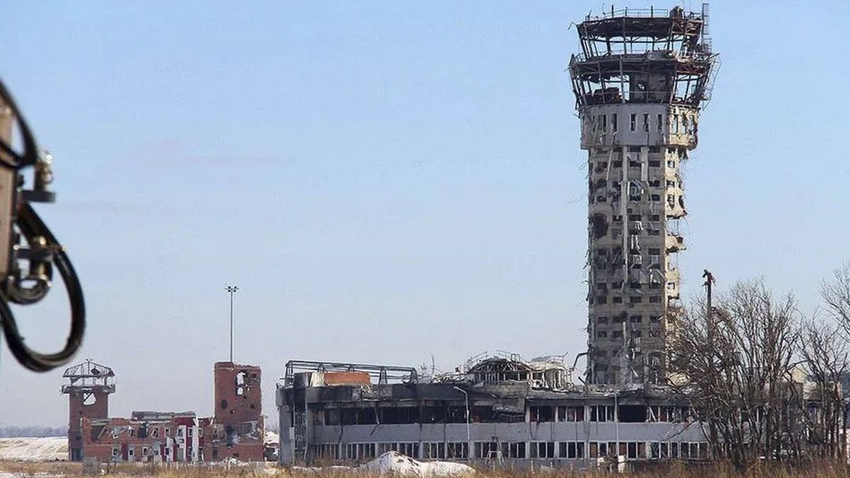 Як в Україні вшановують пам'ять захисників Донецького аеропорту Як в Україні вшановують пам'ять захисників Донецького аеропорту