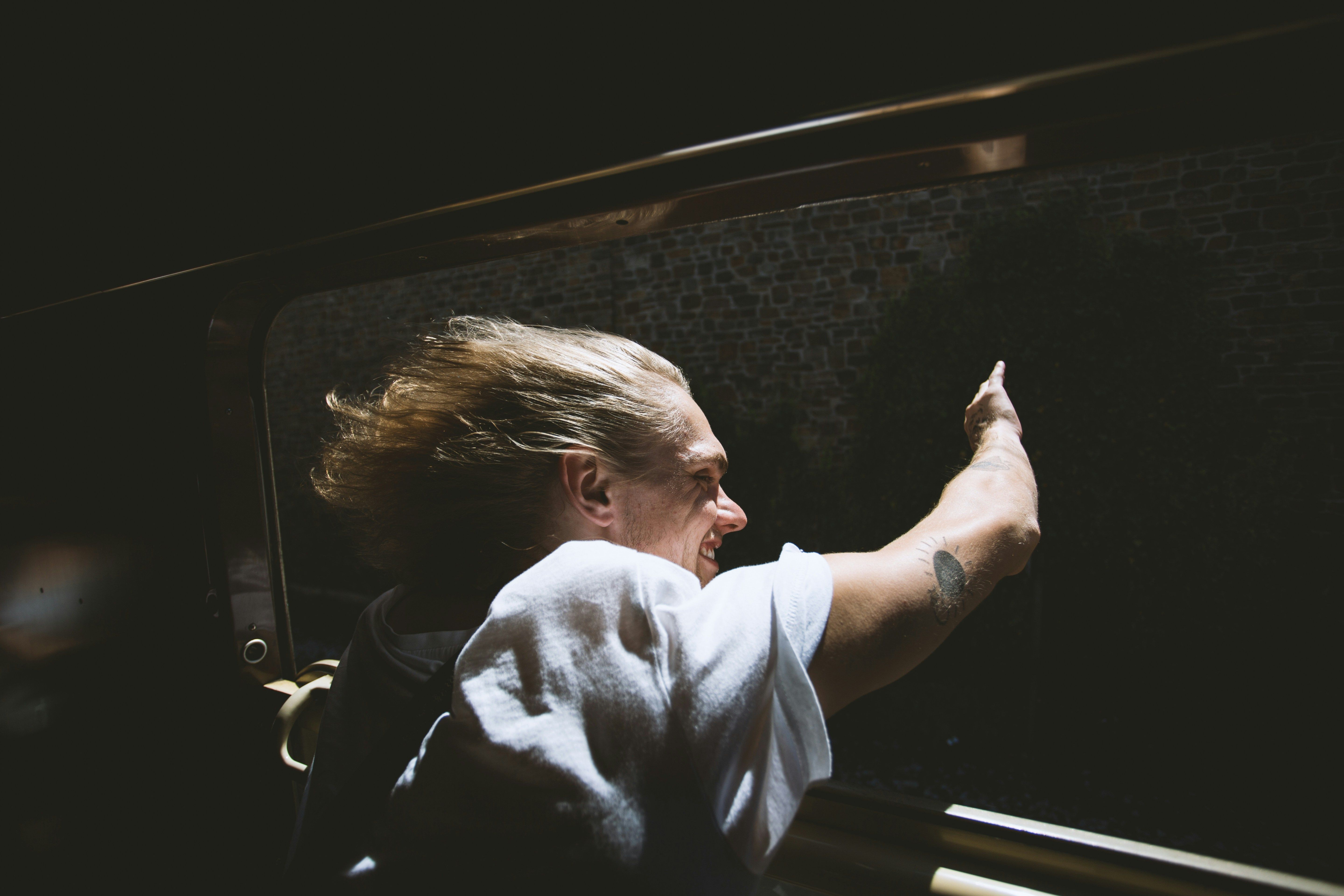 Мужчина зацепился за скоростной поезд в Баварии и проехал 30 километров Мужчина зацепился за скоростной поезд в Баварии и проехал 30 километров