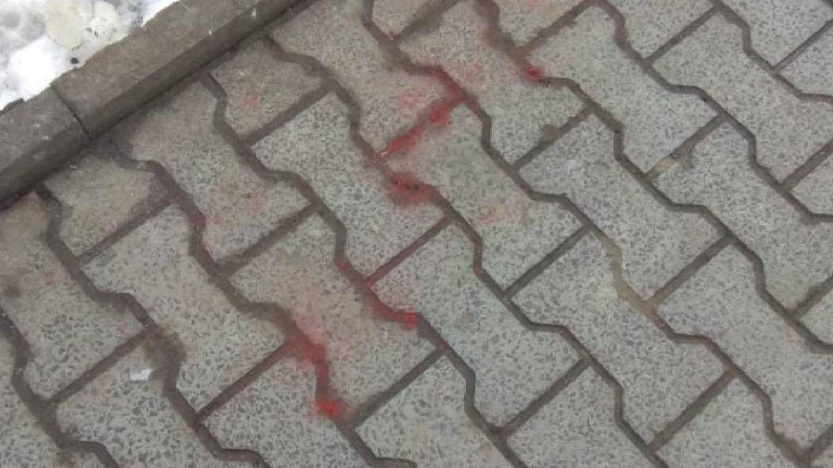 Во Львове в нескольких районах обнаружили подозрительное вещество Во Львове в нескольких районах обнаружили подозрительное вещество