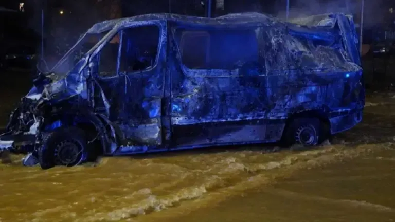 Згорівша машина Згорівша машина