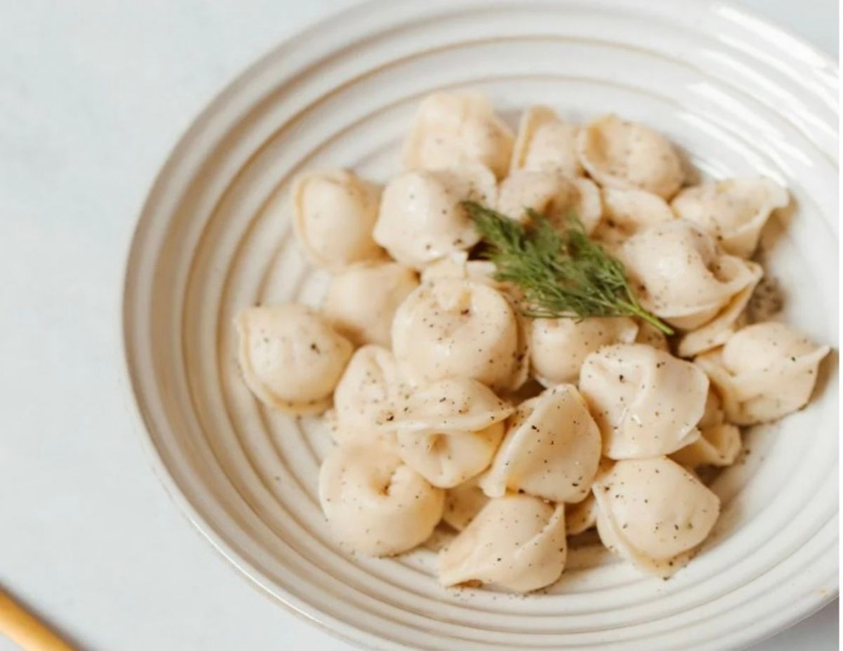 В какой жидкости варить пельмени, чтобы сделать их вкуснее В какой жидкости варить пельмени, чтобы сделать их вкуснее