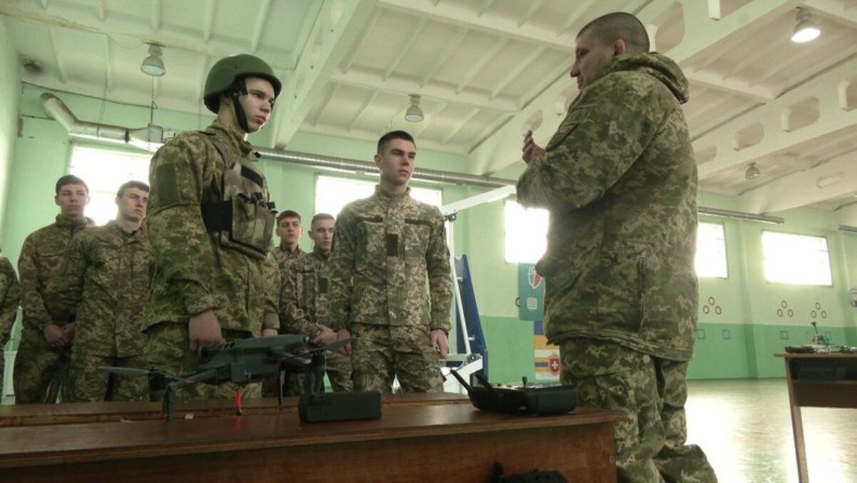 Преподавание Защиты Украины в школах - как обновляют предмет и что закупают Преподавание Защиты Украины в школах - как обновляют предмет и что закупают