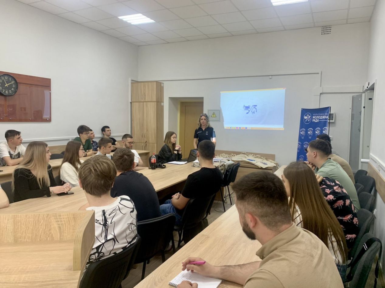 Єдиний державний кваліфікаційний іспит тепер складатимуть студенти-залізничники Єдиний державний кваліфікаційний іспит тепер складатимуть студенти-залізничники