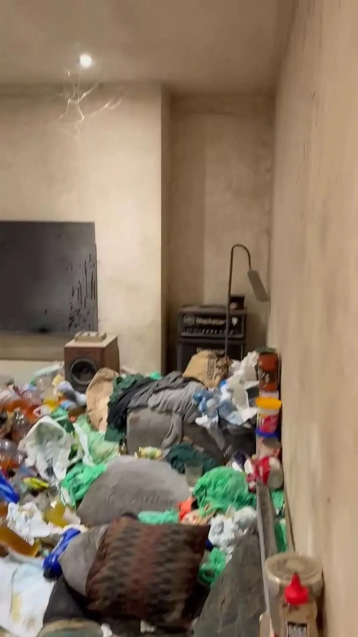 Так выглядела квартира после арендатора Так выглядела квартира после арендатора