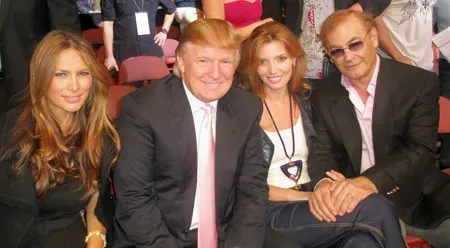 Александра Николаенко с мужем, Дональдом и Меланией Трамп Александра Николаенко с мужем, Дональдом и Меланией Трамп