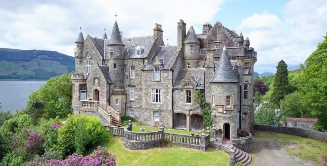 Мільйонери дізнались, що їхній замок стоїть на гнилому фундаменті Мільйонери дізнались, що їхній замок стоїть на гнилому фундаменті