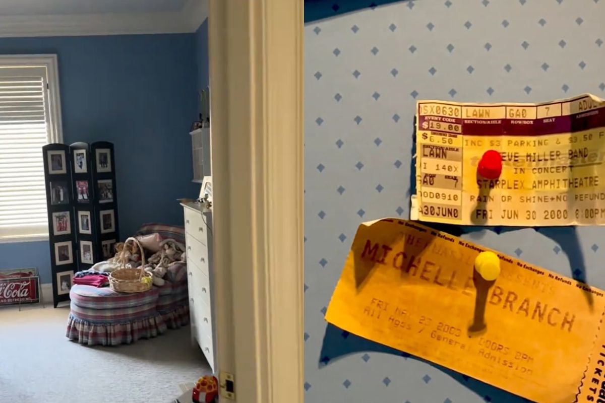 Женщина показала свою детскую спальню Женщина показала свою детскую спальню