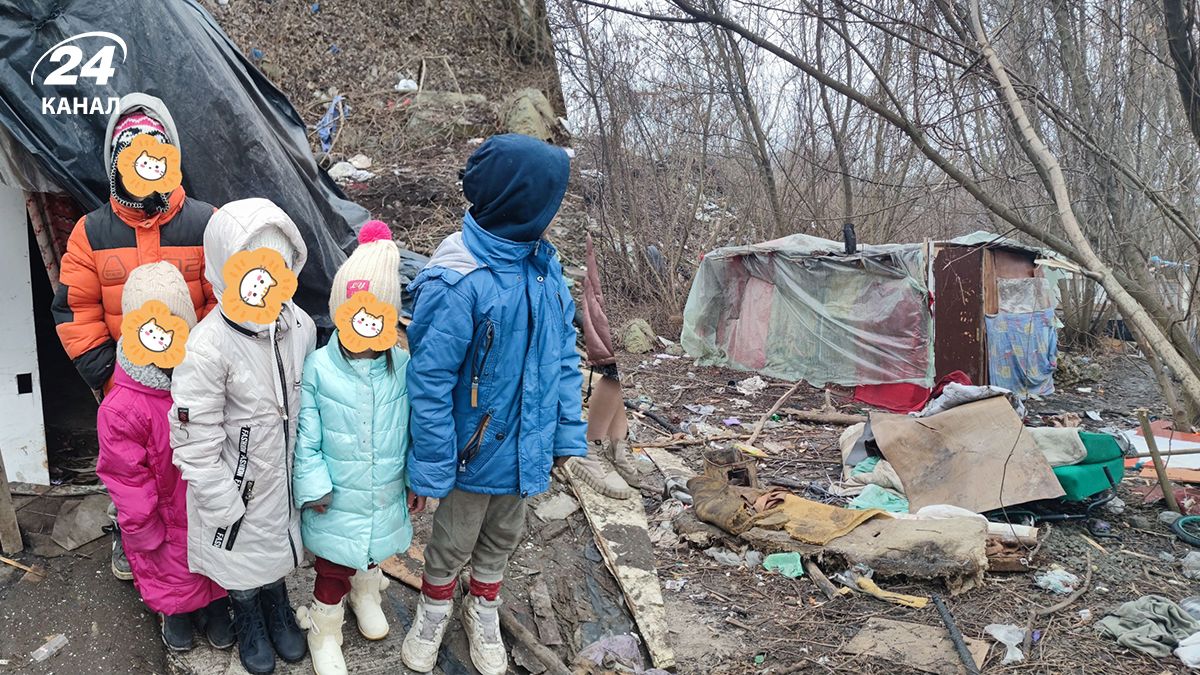 Сім'я жила у хижі Сім'я жила у хижі