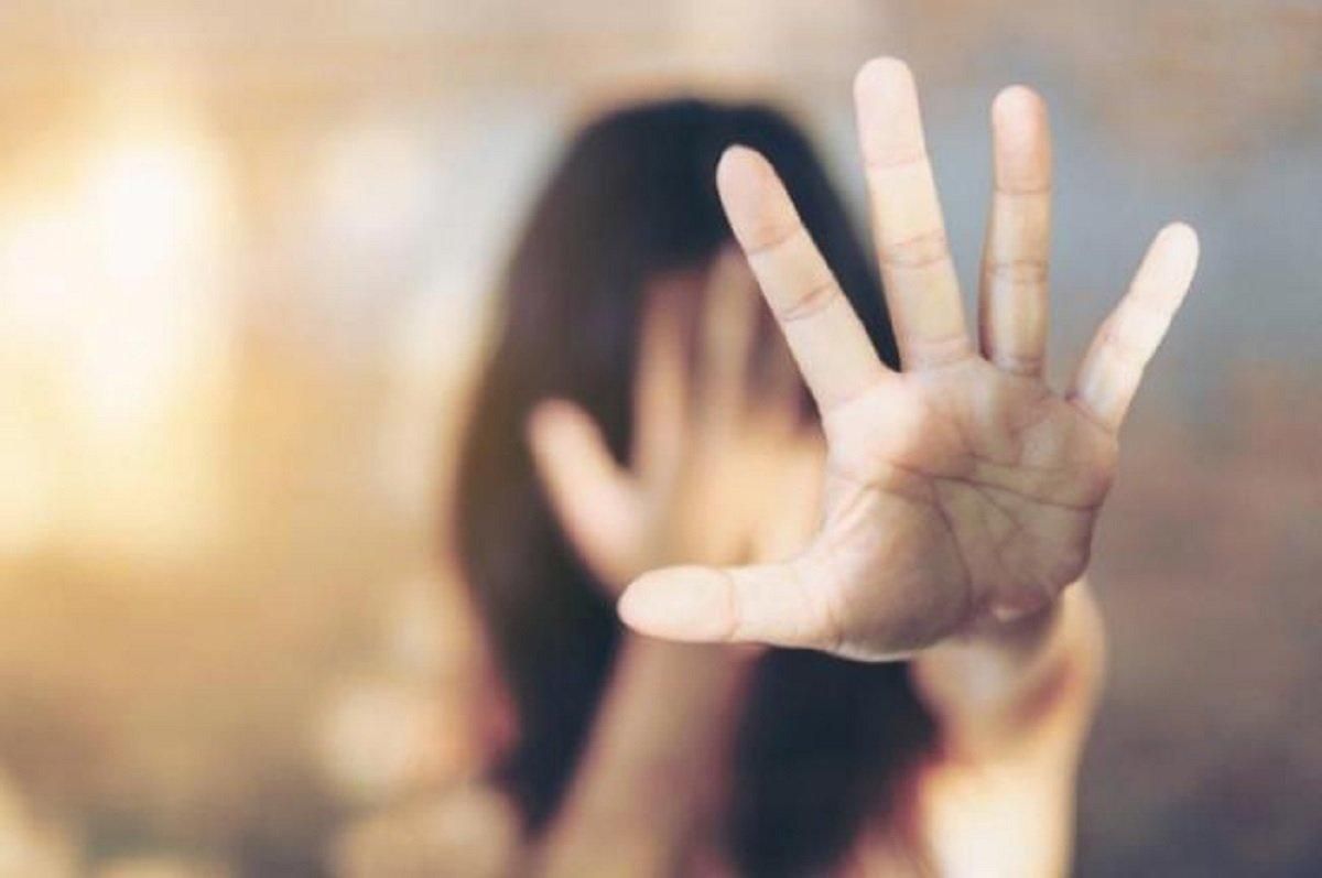 Поліція з'ясовує обставини щодо побиття школярки у Києві Поліція з'ясовує обставини щодо побиття школярки у Києві