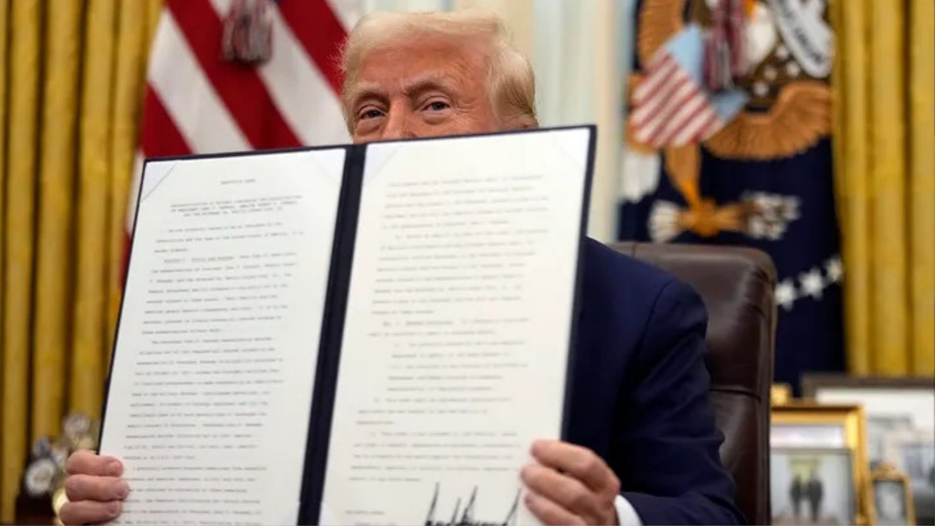 Трамп подписал указ для рассекречивания материалов об убийствах высокопоставленных чиновников США Трамп подписал указ для рассекречивания материалов об убийствах высокопоставленных чиновников США