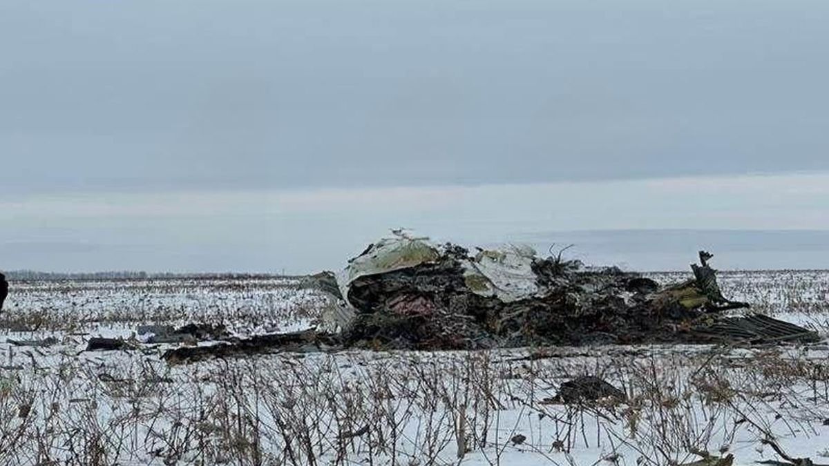 З літаком Іл-76, який впав під Бєлгородом, летіло ще одне повітряне судно З літаком Іл-76, який впав під Бєлгородом, летіло ще одне повітряне судно