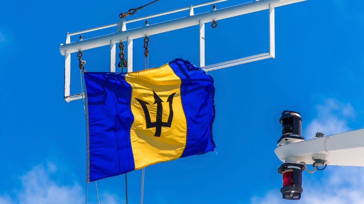 Росія знімає прапори через санкції Росія знімає прапори через санкції