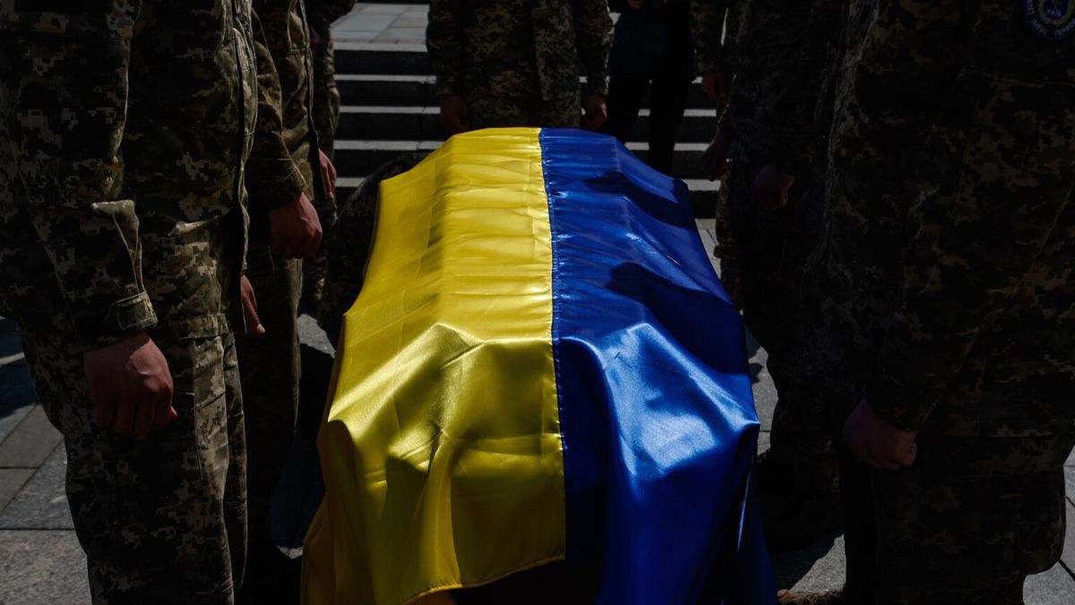 В Україну повернули тіла загиблих захисників В Україну повернули тіла загиблих захисників