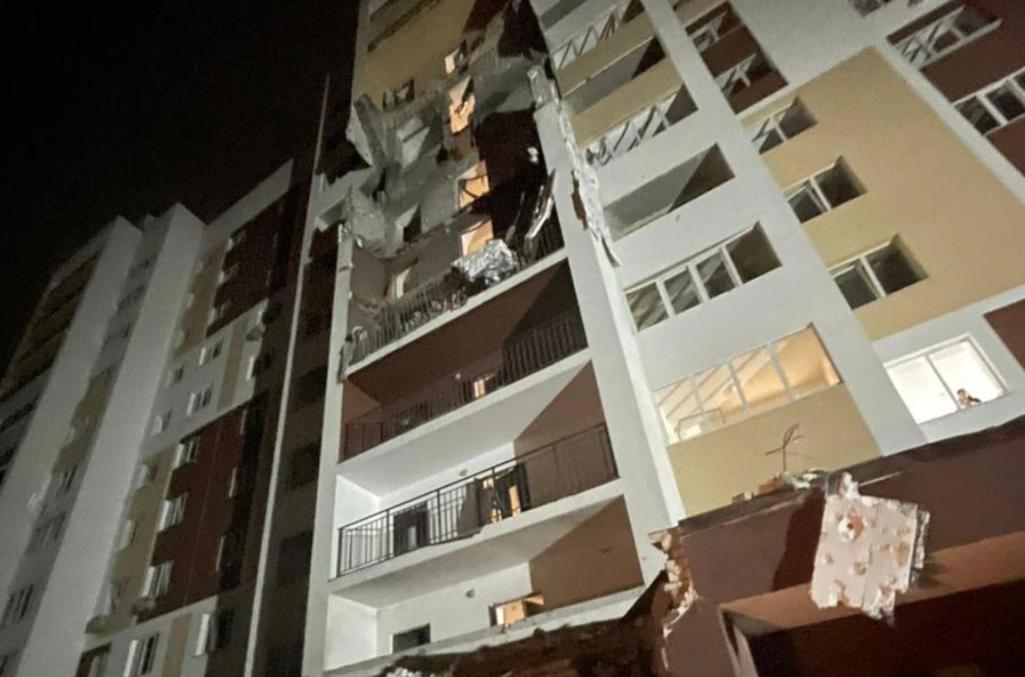 Вибухи у Київській області 25 січня - пошкоджена новобудова і підприємство - 24 Канал Вибухи у Київській області 25 січня - пошкоджена новобудова і підприємство - 24 Канал