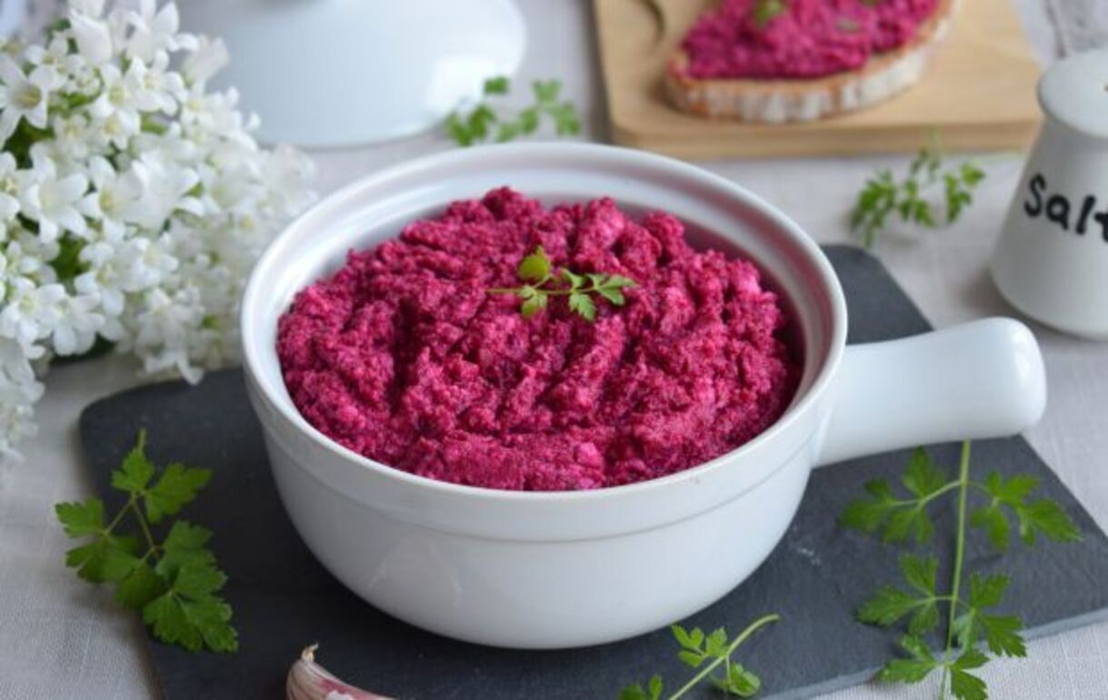 Ситна паста з буряка та сиру Ситна паста з буряка та сиру