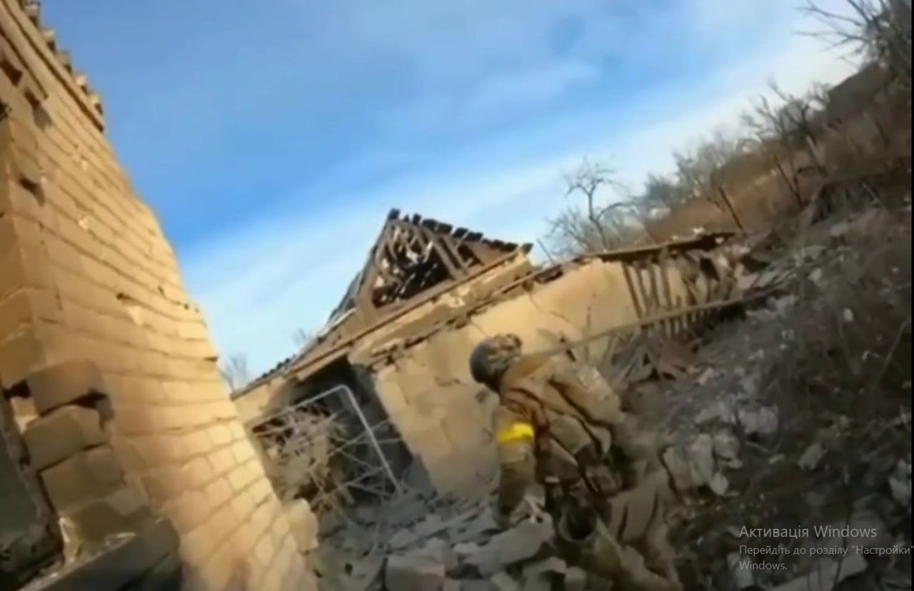 4 Шолом врятував українського захисника від двох куль: вражаюче відео - 24 Канал 4 Шолом врятував українського захисника від двох куль: вражаюче відео - 24 Канал