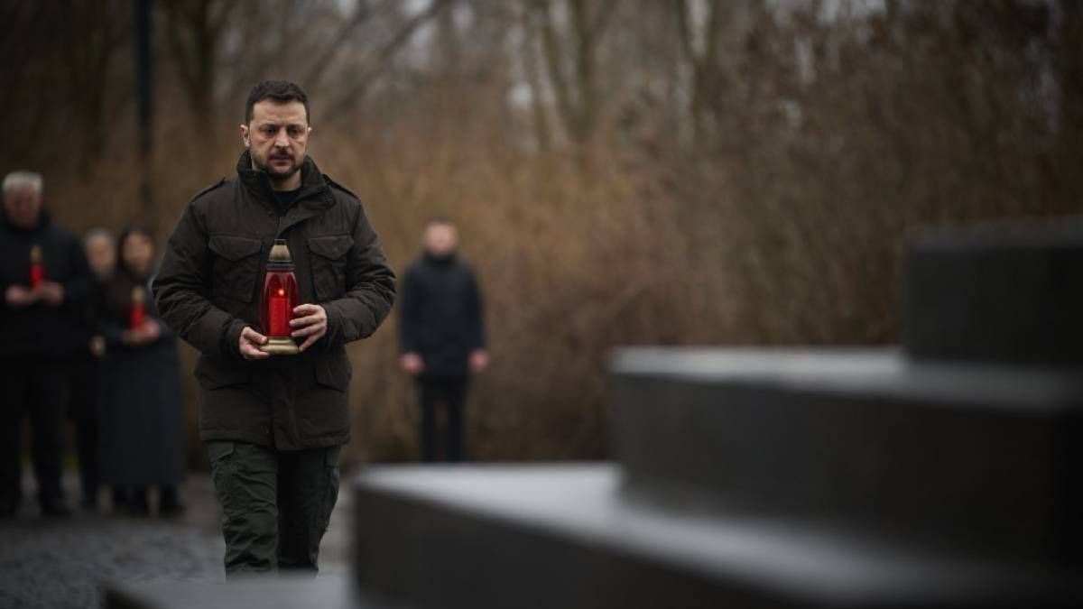 Зеленський прибув до Польщі до 80-ї річниці звільнення Аушвіцу Зеленський прибув до Польщі до 80-ї річниці звільнення Аушвіцу