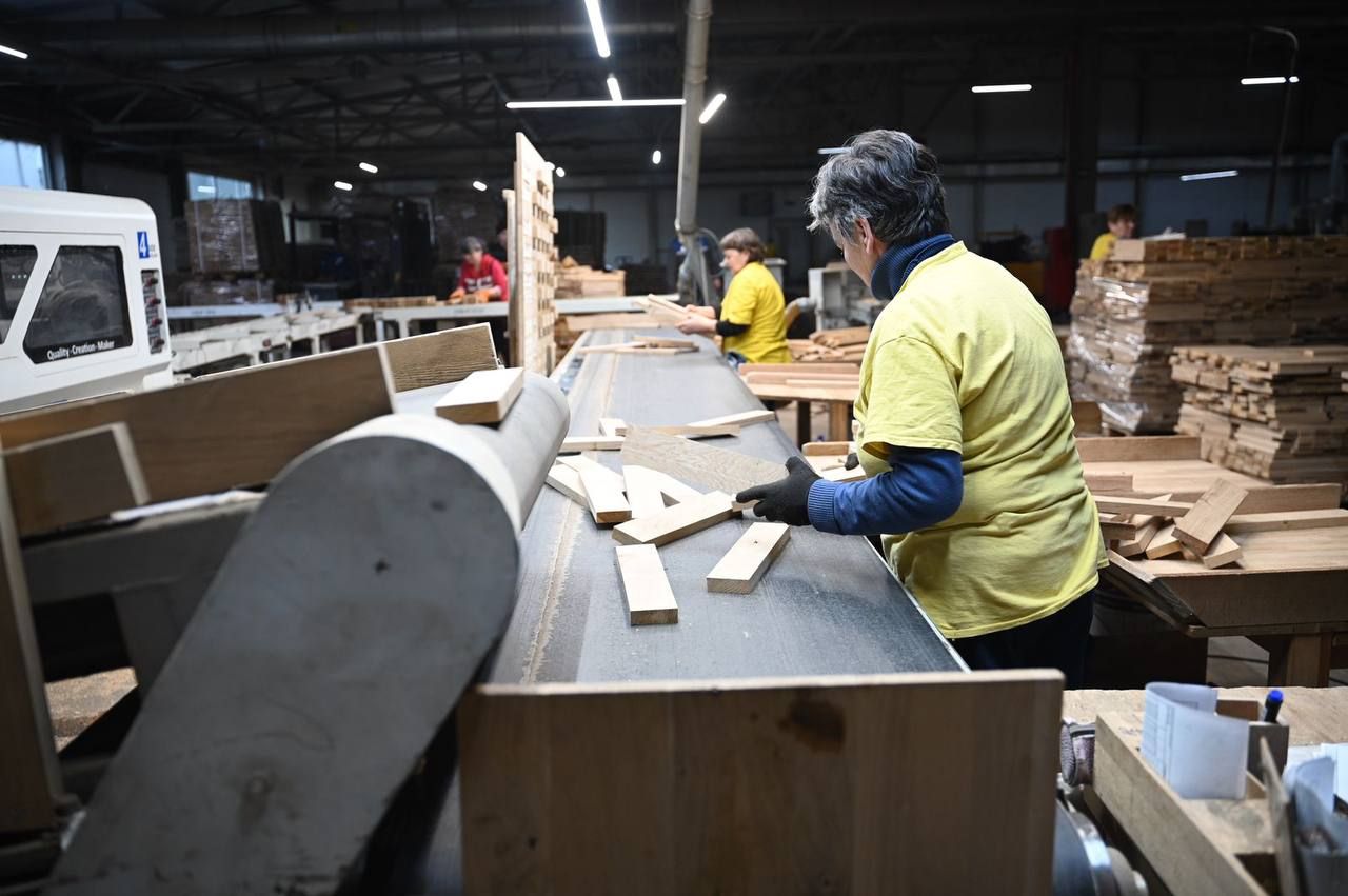 Мебельная фабрика на Закарпатье будет нанимать работников из Бангладеш - Бизнес Мебельная фабрика на Закарпатье будет нанимать работников из Бангладеш - Бизнес