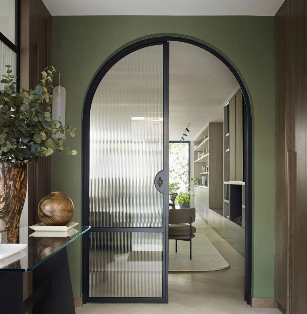 Двери в форме арки набирают популярность в дизайне интерьера Двери в форме арки набирают популярность в дизайне интерьера