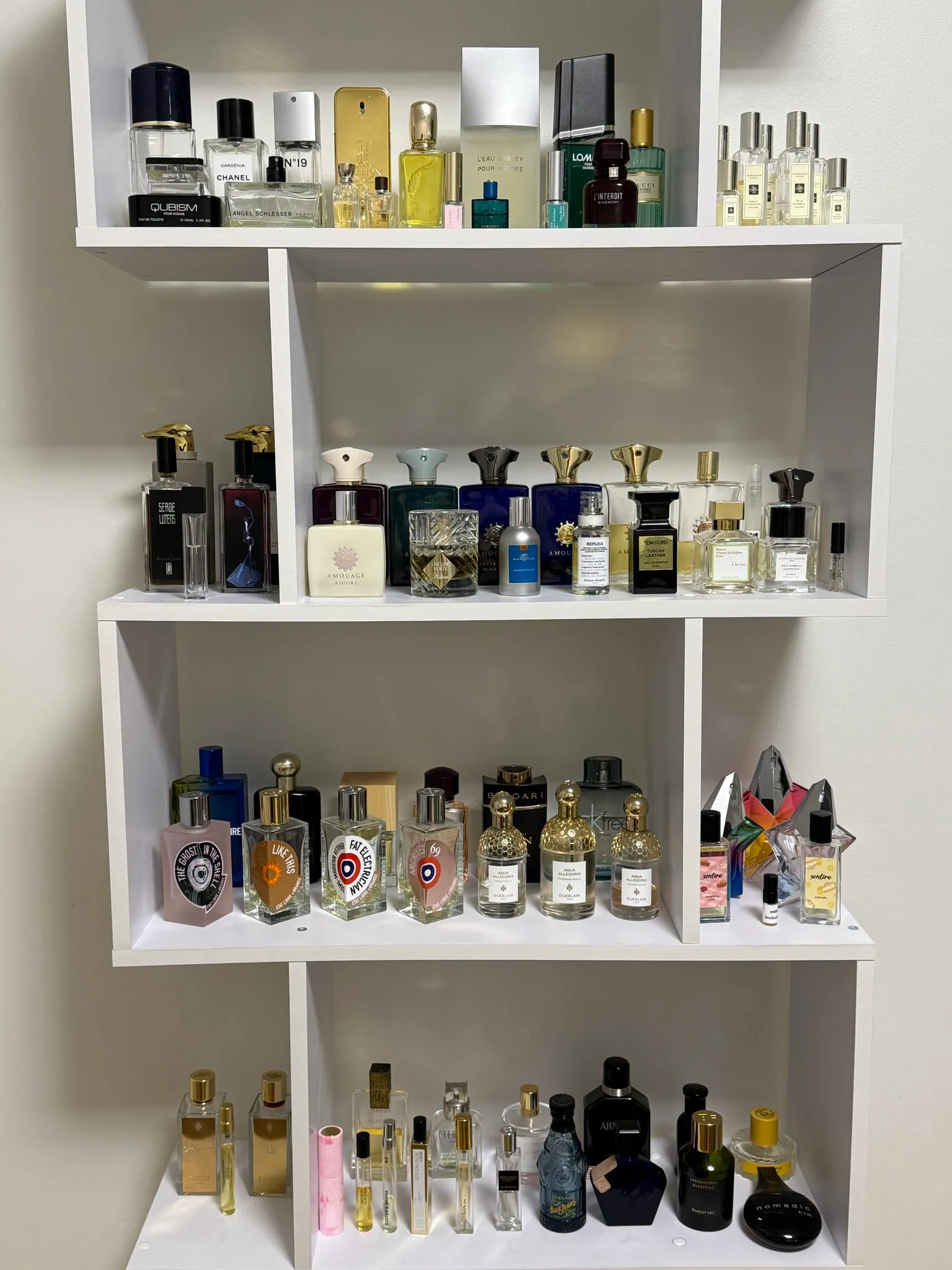 Стеллаж в интерьере Стеллаж в интерьере