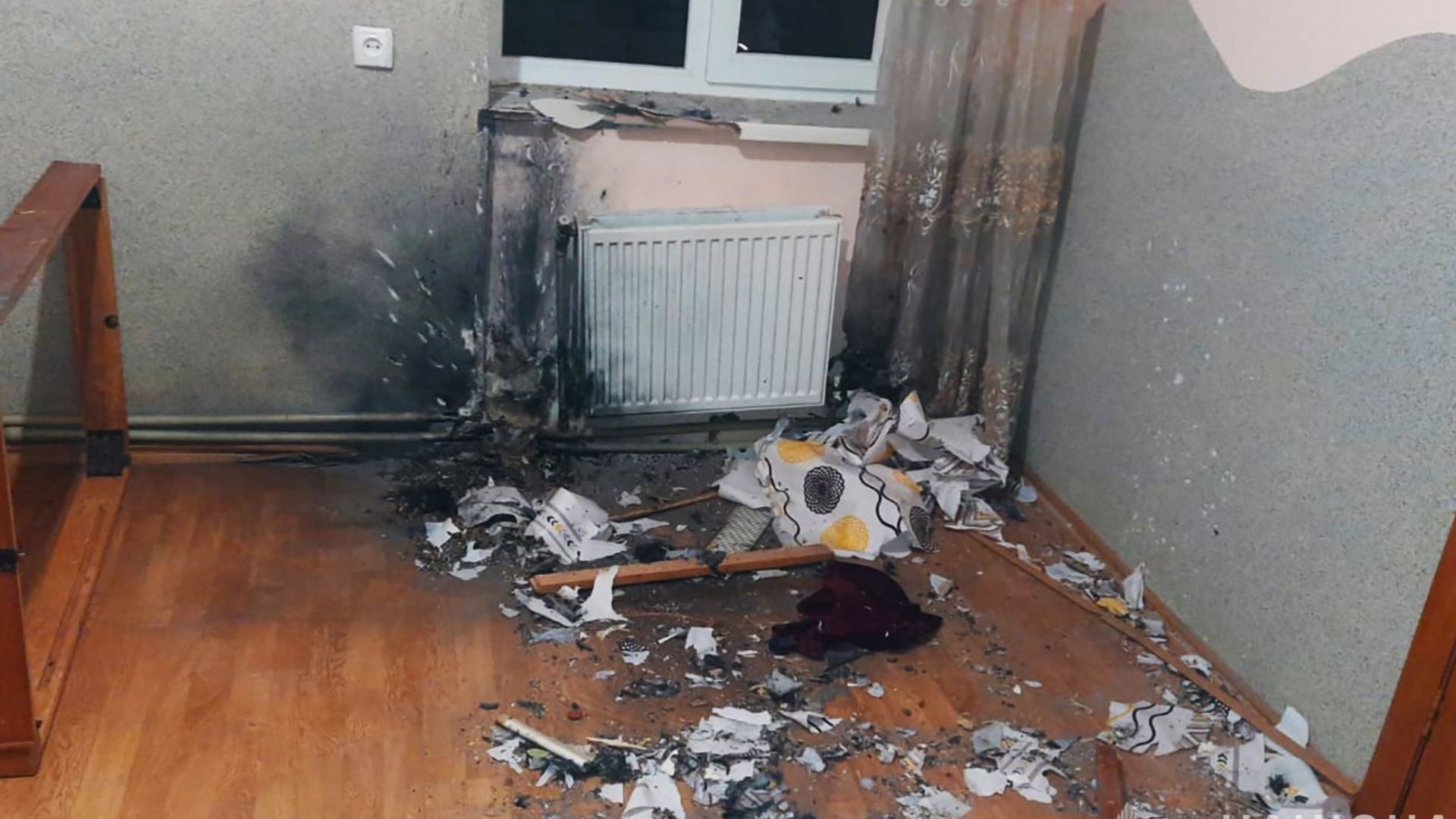 В Запорожье мужчина швырнул грантау в комнату квартиранток - 24 Канал В Запорожье мужчина швырнул грантау в комнату квартиранток - 24 Канал