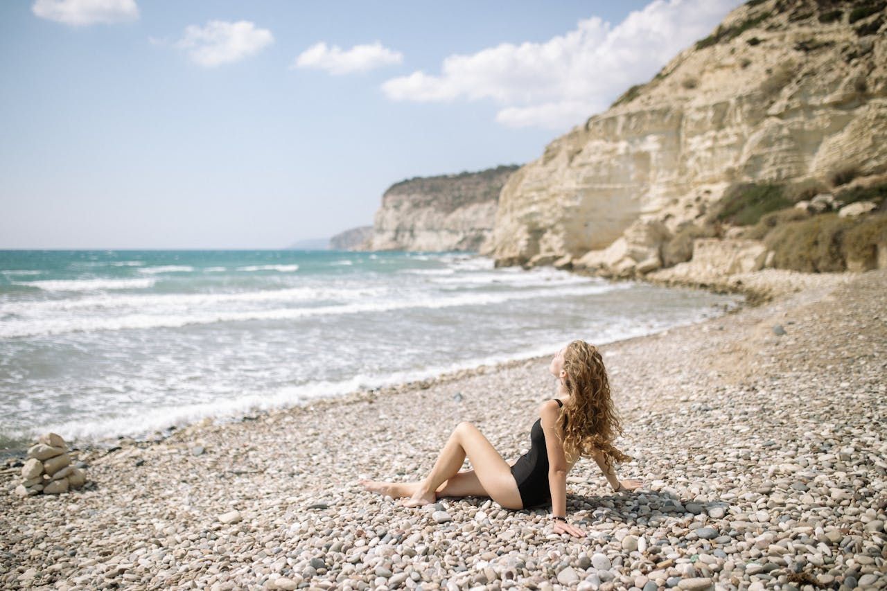 Дівчина на пляжі Кіпру Дівчина на пляжі Кіпру