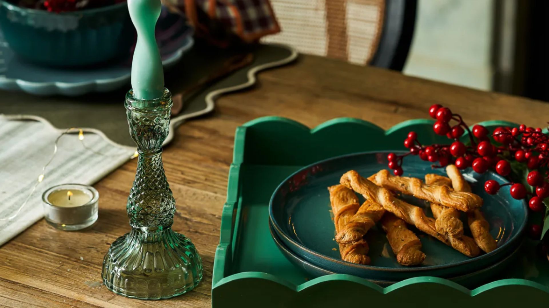 Кухонний посуд цього кольору стане трендом для обідніх столів у 2025 році: чому саме він - Дизайн 24 Кухонний посуд цього кольору стане трендом для обідніх столів у 2025 році: чому саме він - Дизайн 24