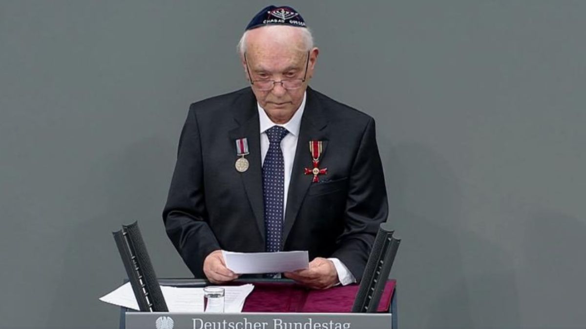 88-летний украинец выступил в парламенте ФРГ 88-летний украинец выступил в парламенте ФРГ