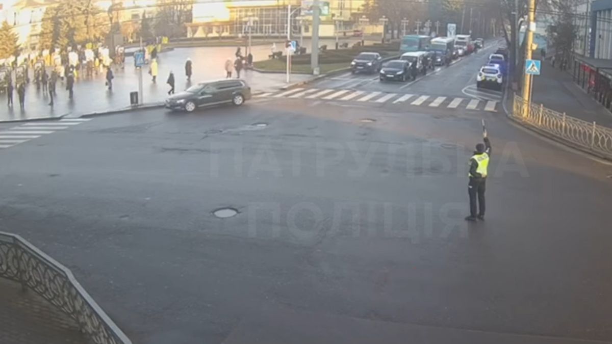 Водій не зупинився під час хвилини мовчання Водій не зупинився під час хвилини мовчання