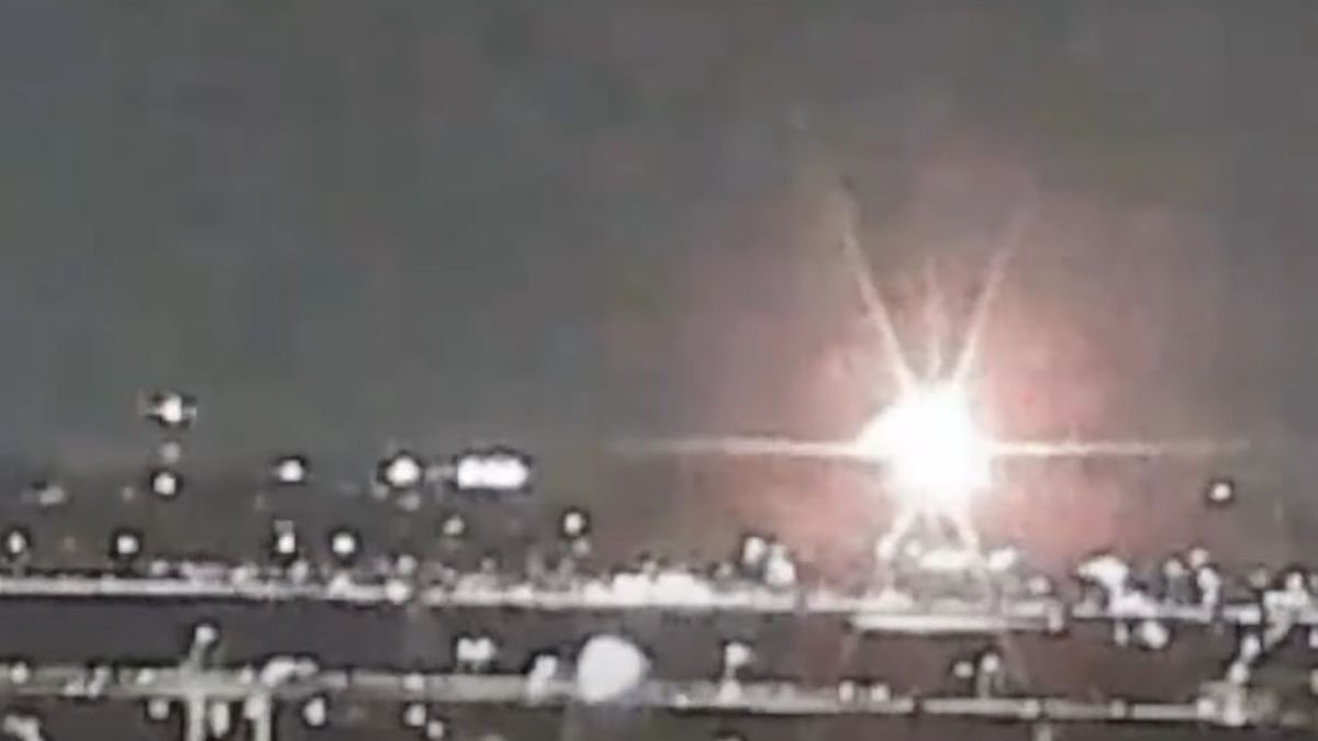 Момент зіткнення літака і вертольота у США Момент зіткнення літака і вертольота у США