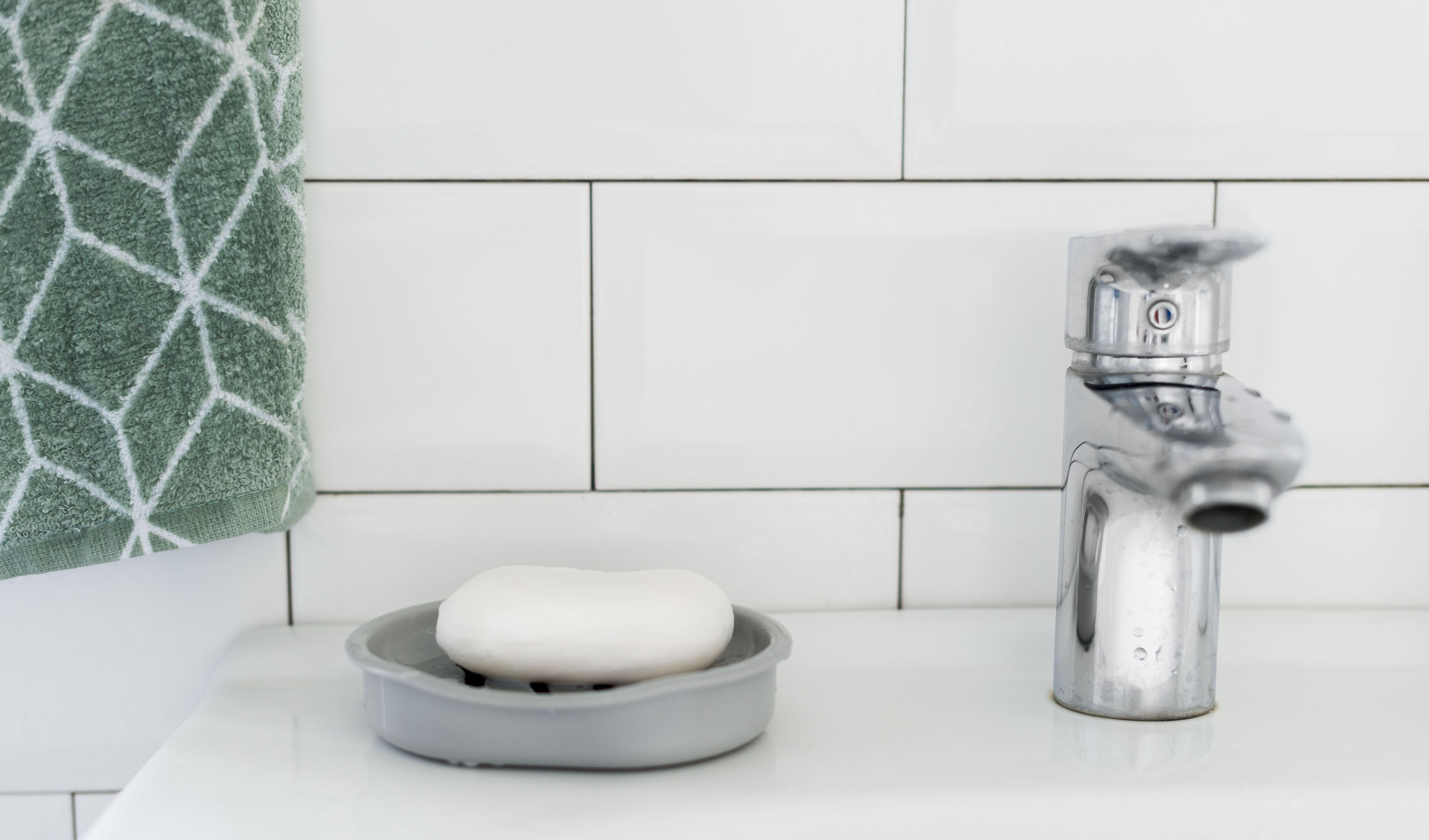 Ванна кімната є зовсім крихітною Ванна кімната є зовсім крихітною