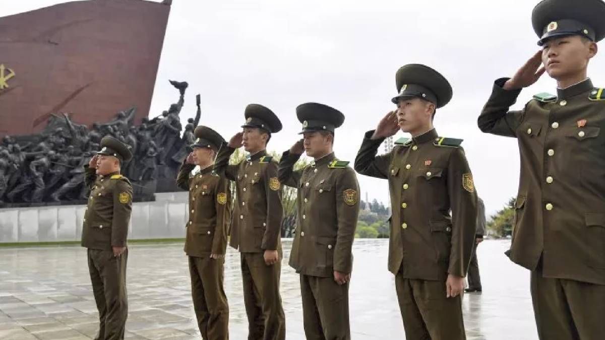 У Північній Кореї родини купують фальшиві довідки для чоловіків, щоб врятувати їх від війни в Україні У Північній Кореї родини купують фальшиві довідки для чоловіків, щоб врятувати їх від війни в Україні