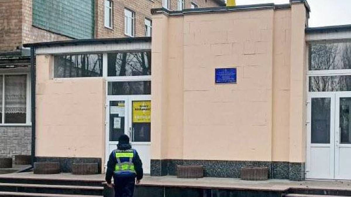 У школі Києва побилися школяр і вчитель У школі Києва побилися школяр і вчитель