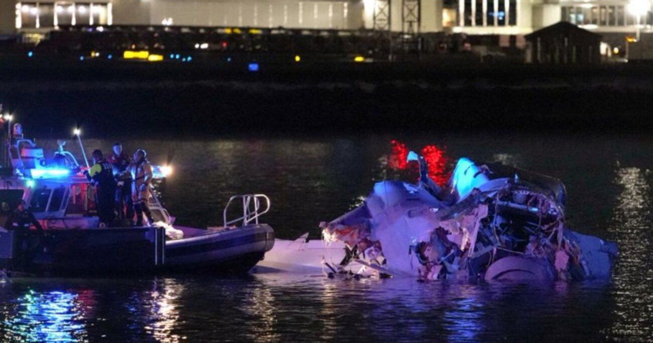 У Вашингтоні зіштовхнулися літак і гелікоптер У Вашингтоні зіштовхнулися літак і гелікоптер