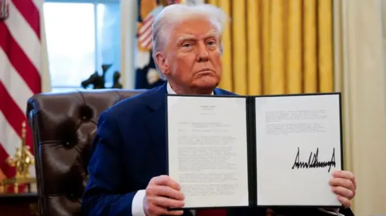 Трамп публічно виступав 7 годин 44 хвилини за перші дні на посаді Трамп публічно виступав 7 годин 44 хвилини за перші дні на посаді