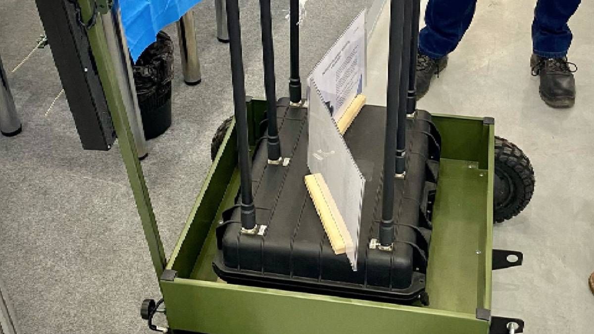 Окупанти перетворили платформу для перевезення вантажів Муравей на переносний аеродром для дронів Окупанти перетворили платформу для перевезення вантажів Муравей на переносний аеродром для дронів