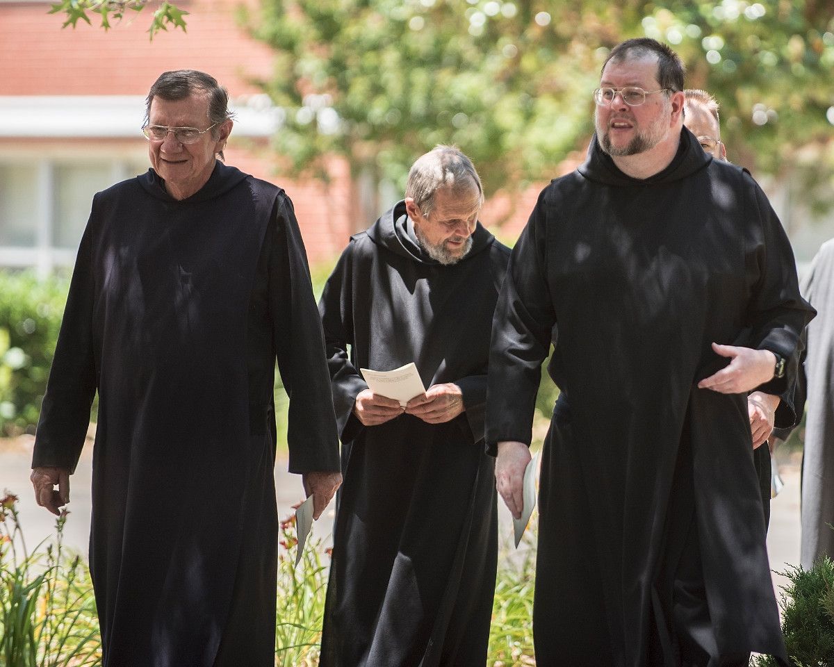 Як живуть сучасні ченці Як живуть сучасні ченці