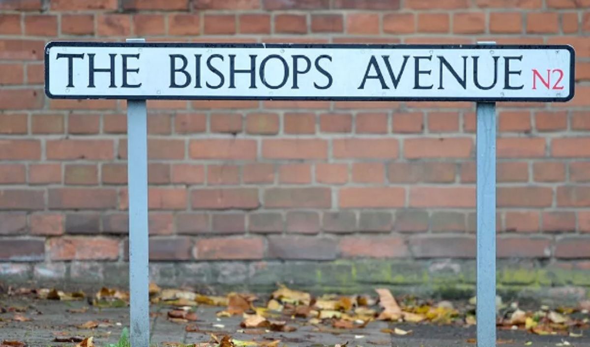 Улица миллиардеров превратилась в свалку с пустующими домами