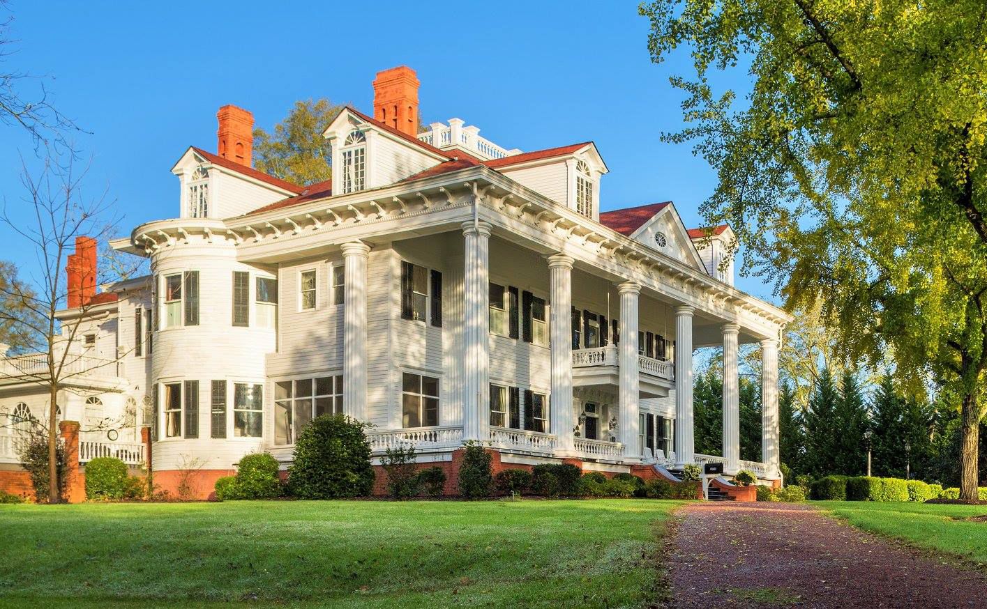 Омріяне місце для фанатів: як зараз виглядає культовий дім з "Щоденників вампіра" - Дім