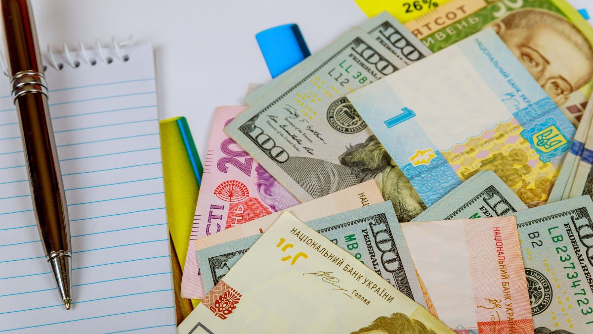 Доллар упал в цене Доллар упал в цене